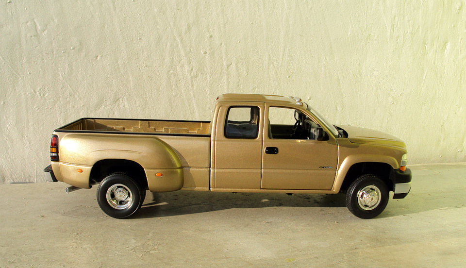 Chevrolet Silverado 3500 HD (1:18 Anson) вторая молодость