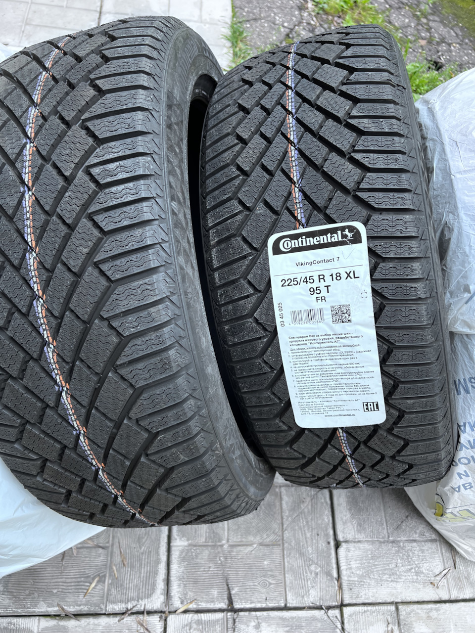 Фото в бортжурнале Saab 9-3 (2G). Запчасти на фото: 0345025, Continental ContiVikingContact 7 225/45R18