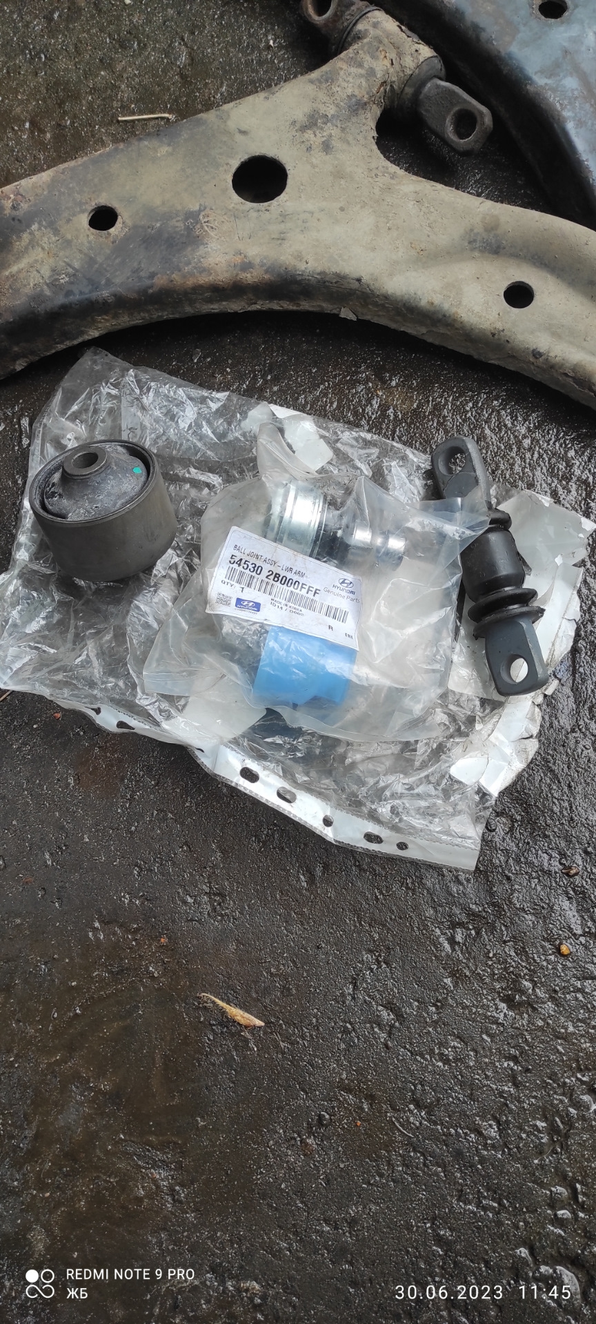 Фото в бортжурнале Hyundai Santa Fe (1G). Запчасти на фото: 545302B000FFF