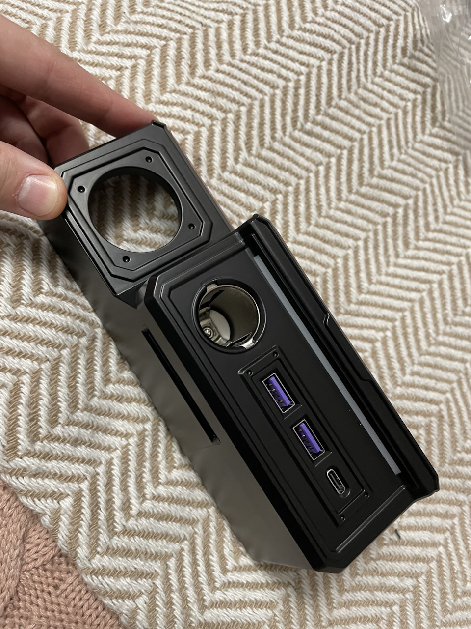 USB-хаб с Али в прикуриватель — Suzuki Jimny (4G) бензин, 1,5 л