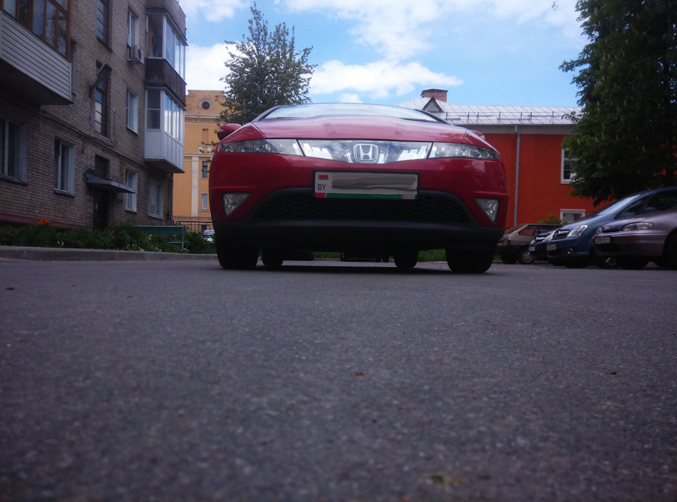 Вид поднятой машинки спереди еще раз — Honda Civic Hatchback (8G)