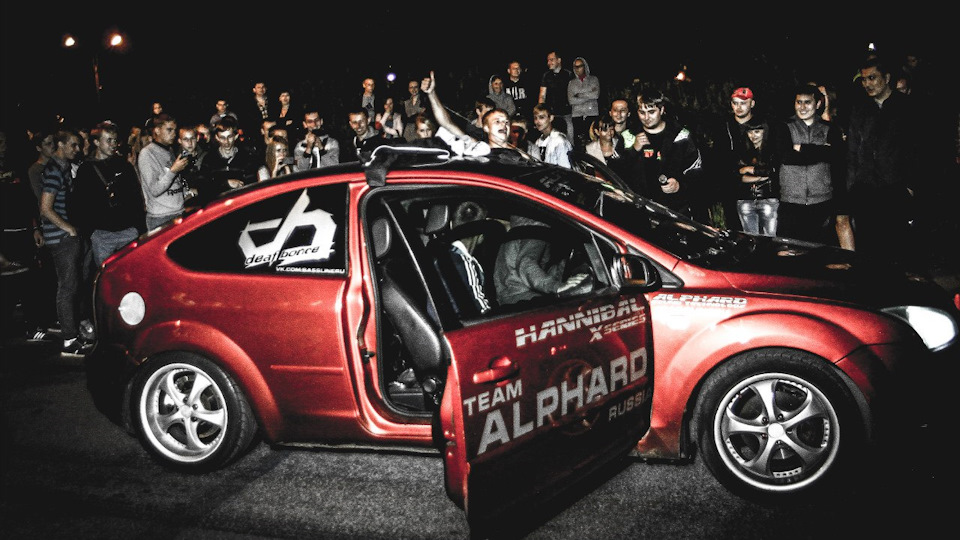 Ford Focus Hatchback Bass-Line