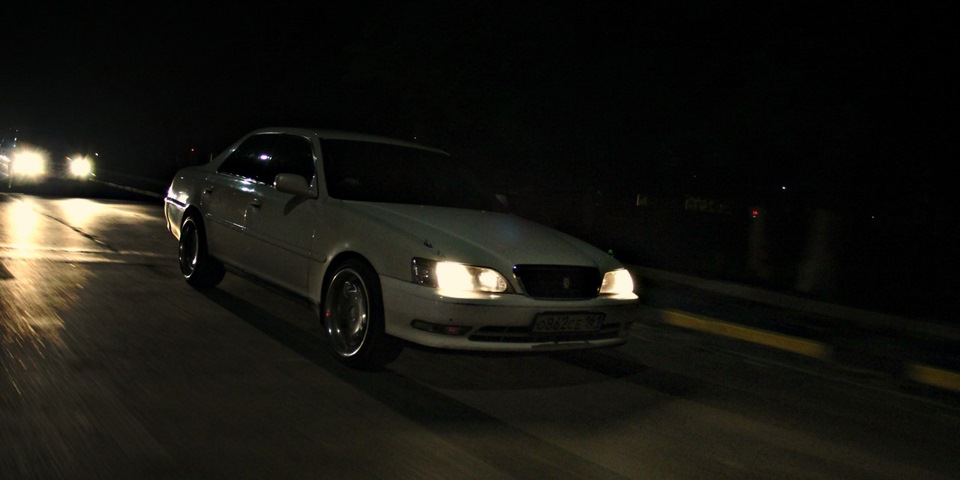 1 — Toyota Cresta (100). Запчасти на фото: 08620531
