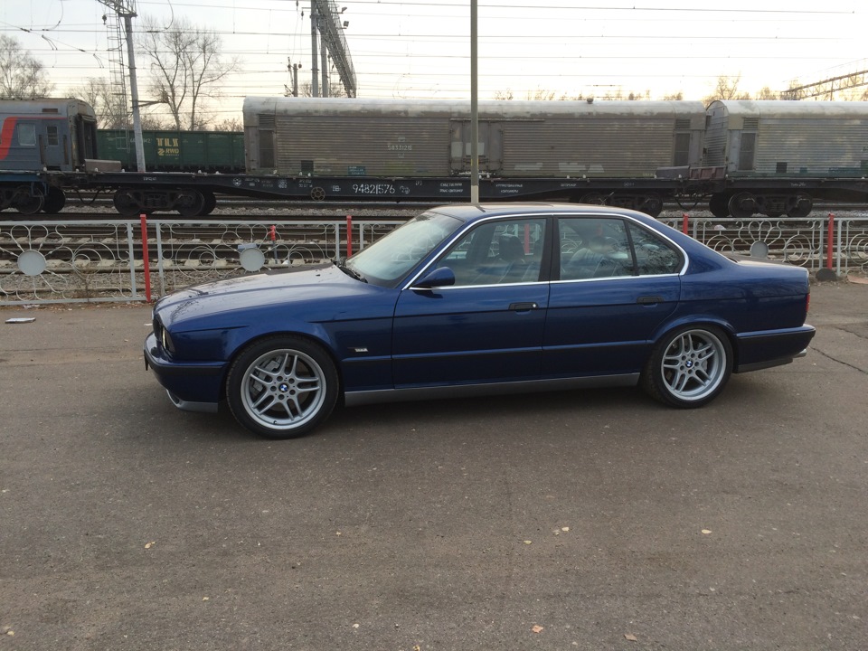 Фото в бортжурнале BMW M5 (E34). Запчасти на фото: 9482157