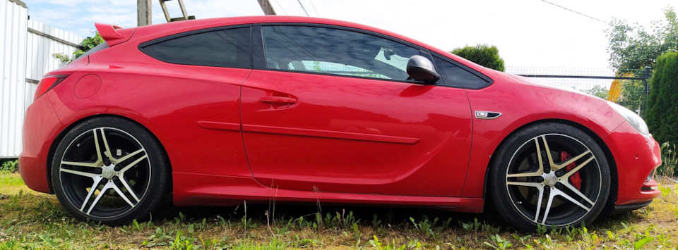 с молдингами — Opel Astra J GTC