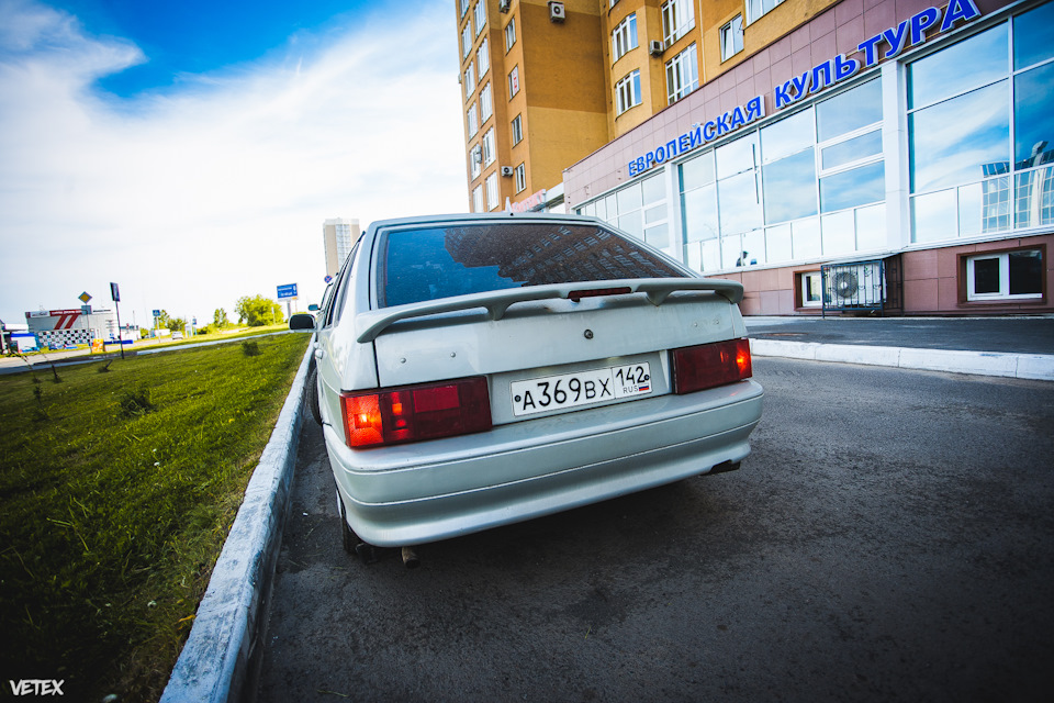 10 — Lada 2114