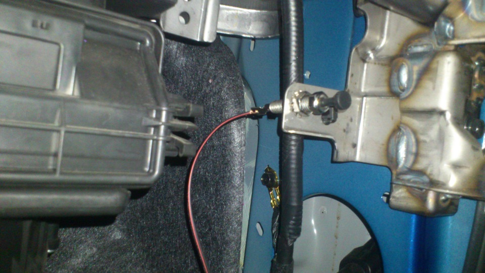 концевик в штатное место — Hyundai Solaris (1G)