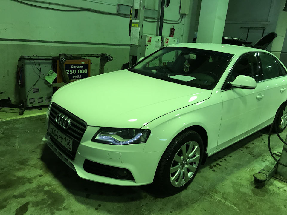 Заехал на подъемник — Audi A4 (B8)