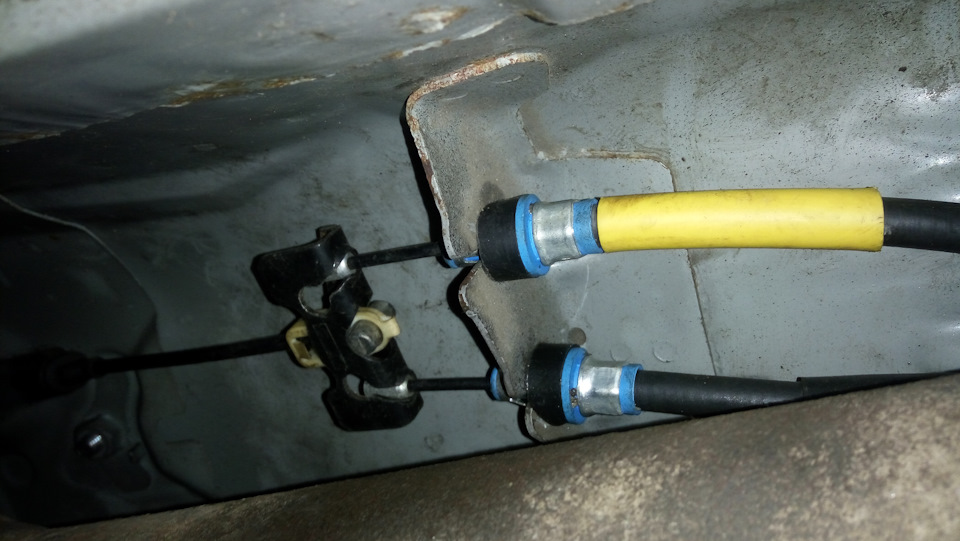 Ну и новые тросы на месте — Mazda 3 (1G) BK