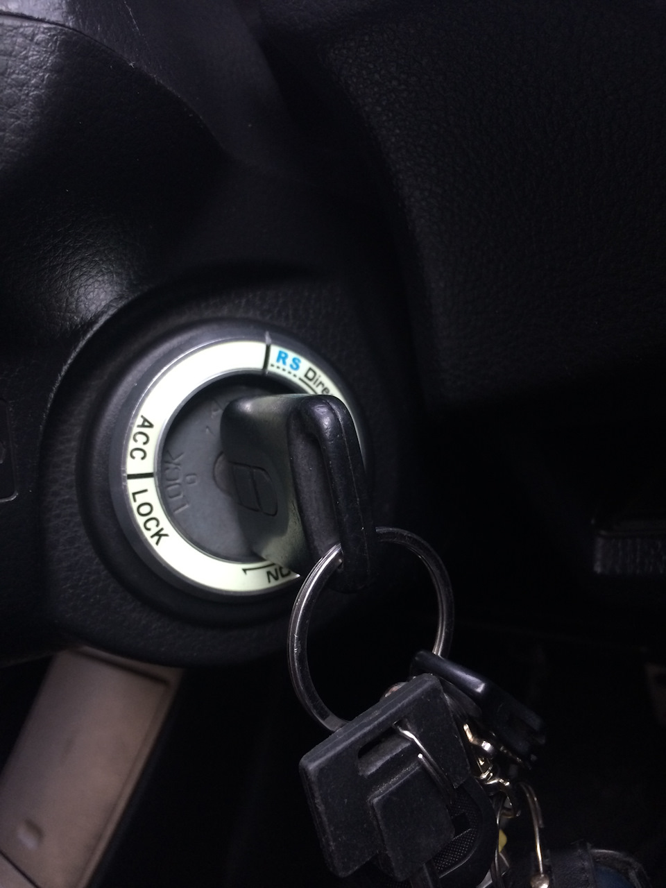 С ключем — Nissan Tiida (1G)