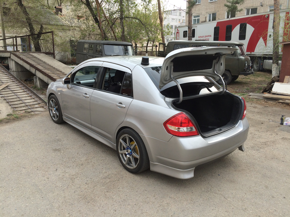 🏎 — Nissan Tiida (1G)