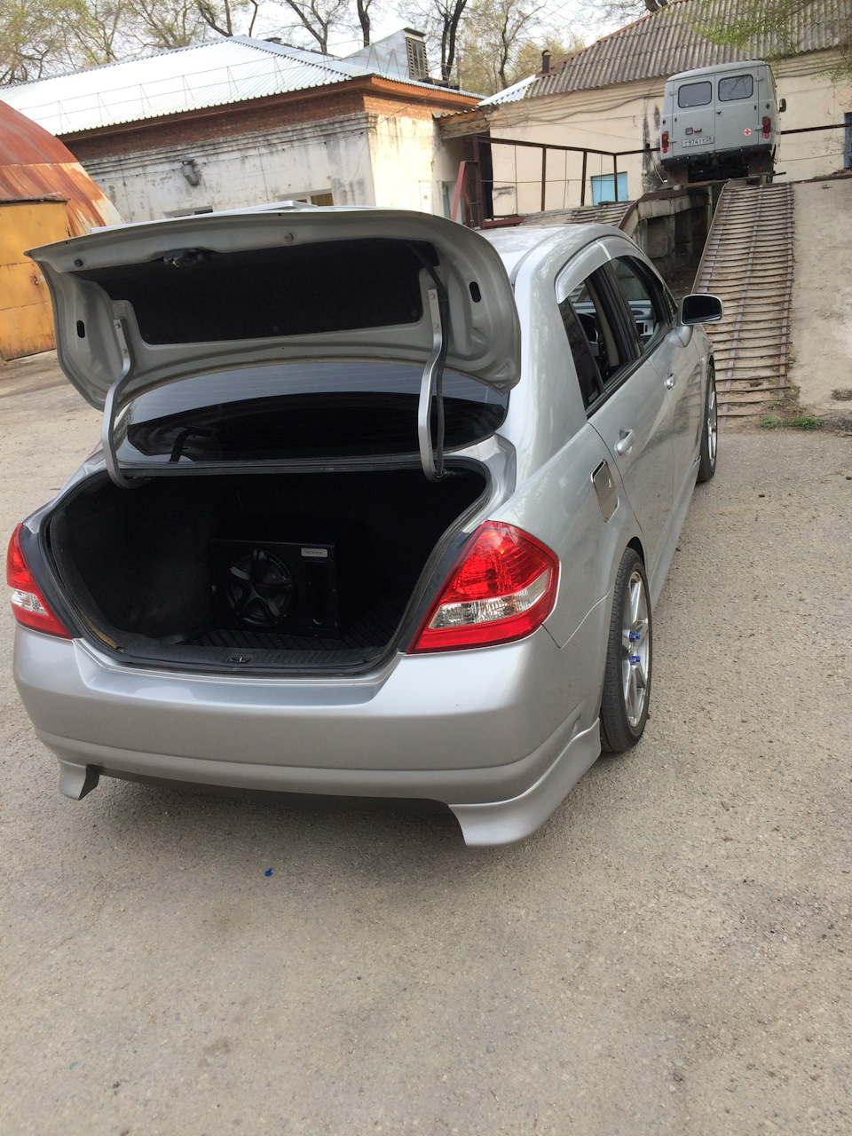 😎 — Nissan Tiida (1G)