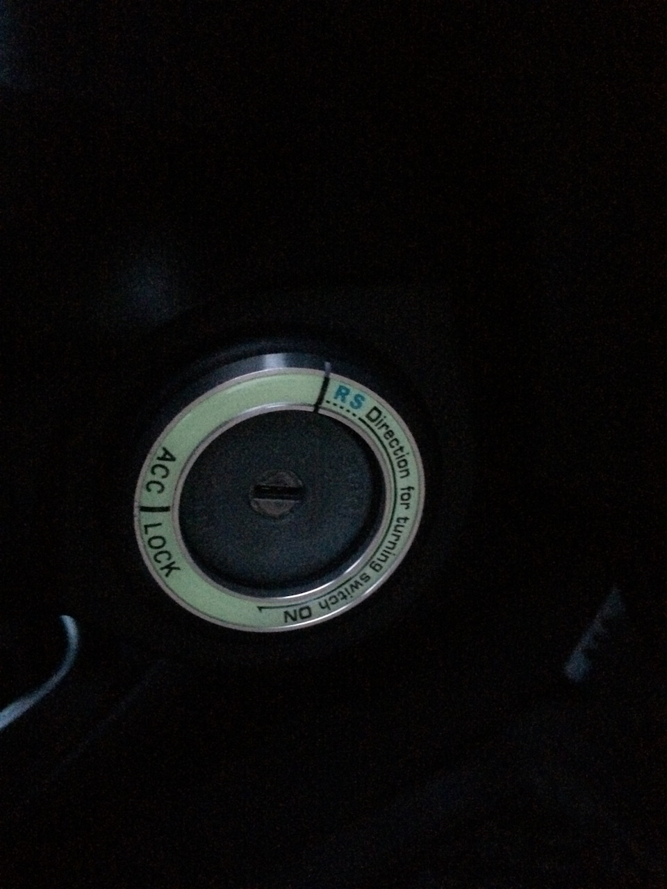 В темное время светит хорошо! — Nissan Tiida (1G)
