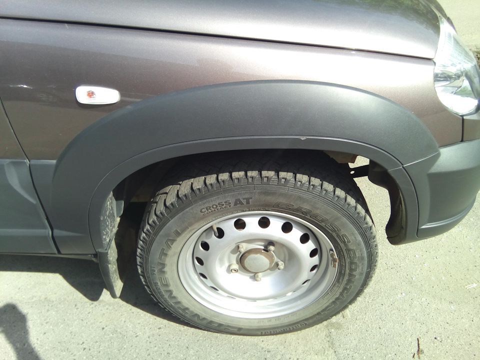 Общий ракурс — Chevrolet Niva (1G)