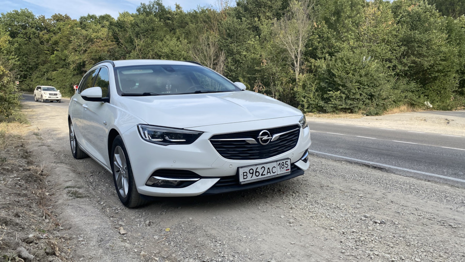 Opel Insignia Sports Tourer Белый кораблик