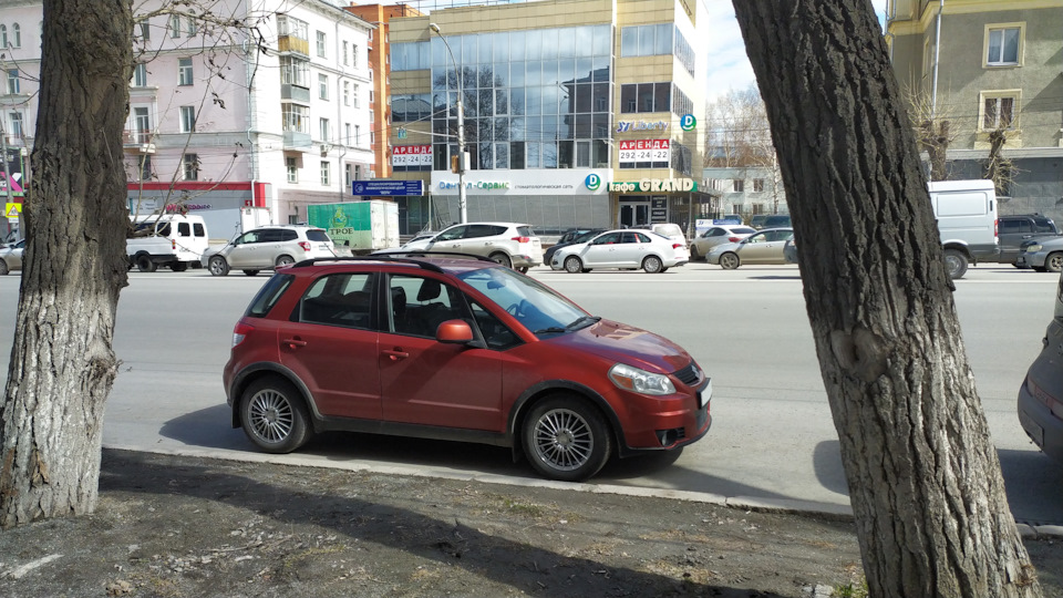 В городе — Suzuki SX4 (1G)