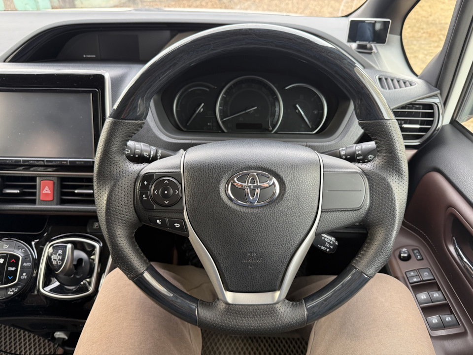 Photo from the logbook Toyota Esquire