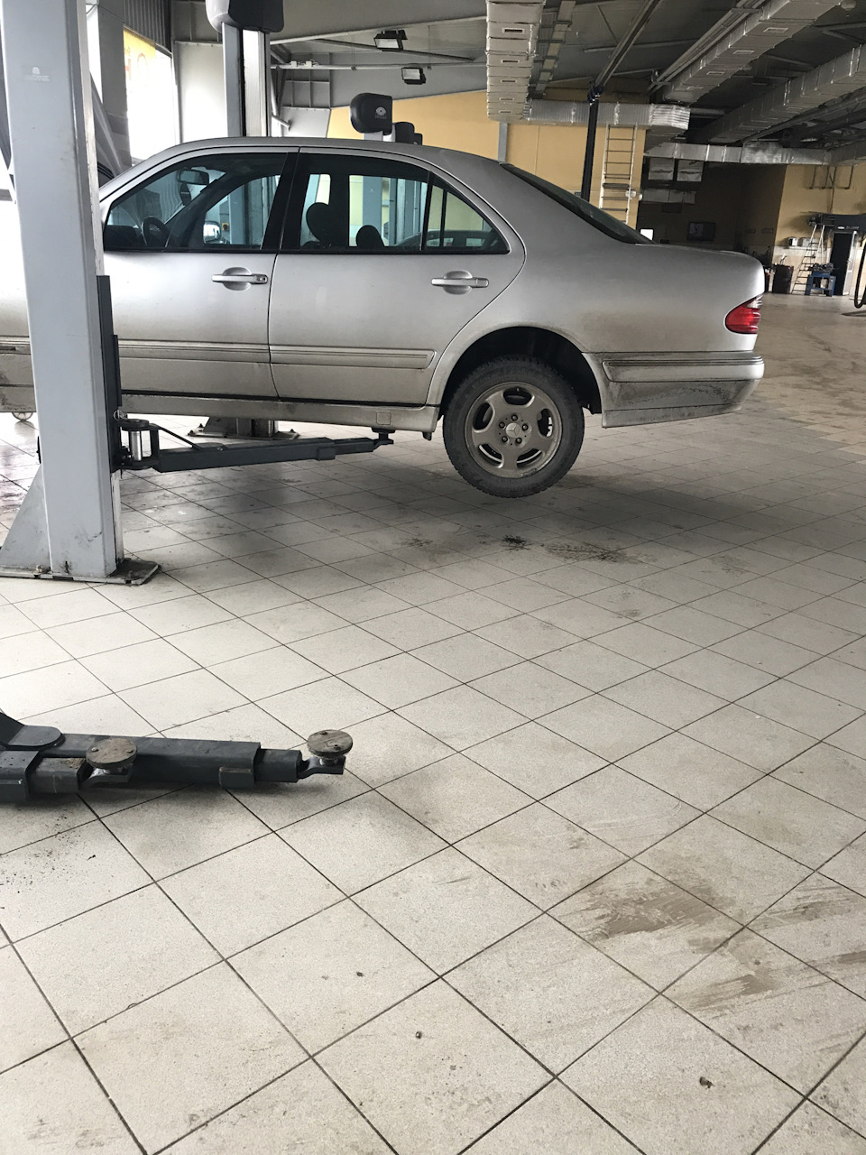 Фото в бортжурнале Mercedes-Benz E-Class (W210)