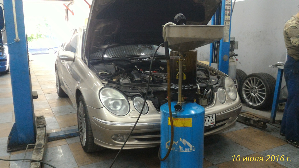 Фото в бортжурнале Mercedes-Benz E-Class (W211)