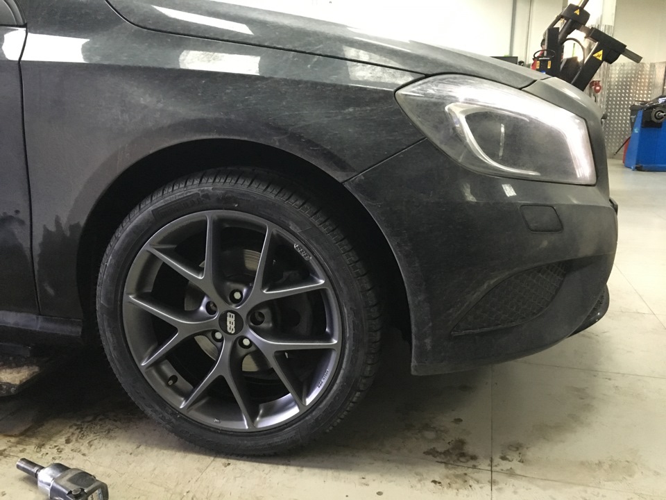 BBS SR R18 Pirelli P ZERO Rosso 245/40 — Mercedes-Benz A-Class (W176). Запчасти на фото: Pirelli PZero Rosso Asimmetrico