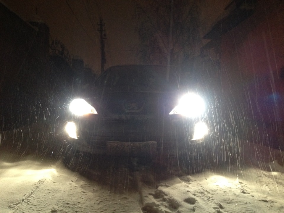 Вид спереди (новые лампы) — Peugeot 308 (1G)