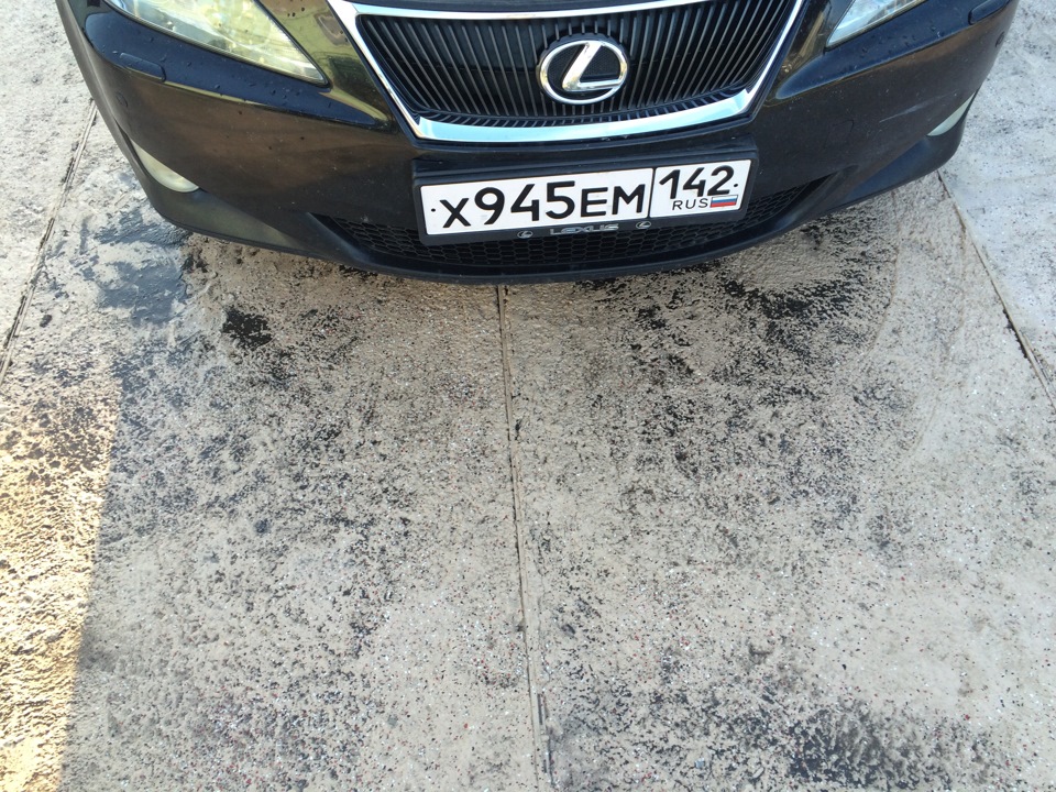 А вот на земле те самые говёхи — Lexus IS II