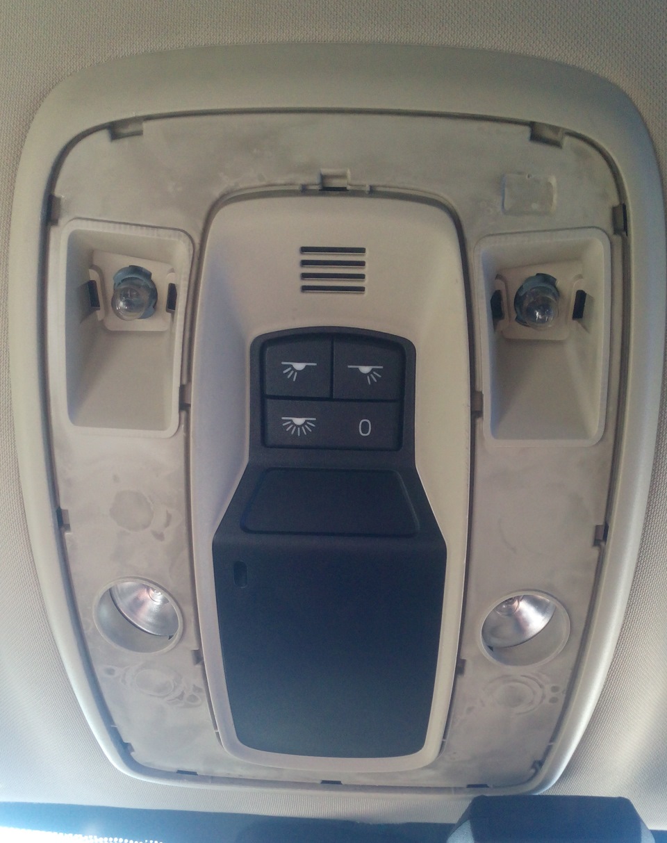 Консоль без рассеивателя — Volvo S80 (2G)
