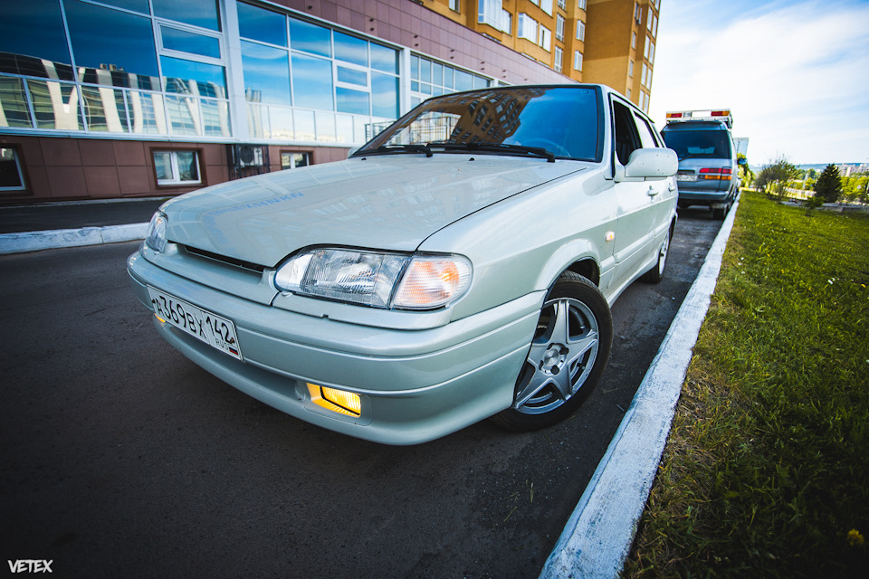 12 — Lada 2114