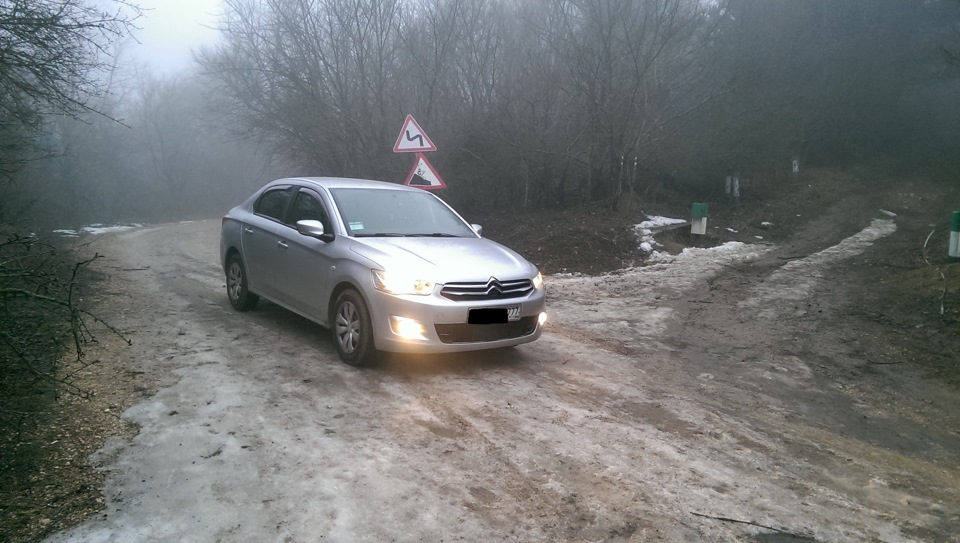 Проверял новую резину как ведет себя на снегу, грязь. — Citroen C-Elysee