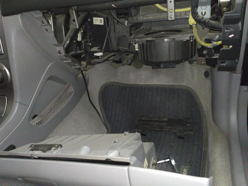 разбираю бардачек — Subaru Forester (SG)