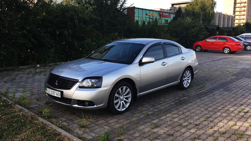 Mitsubishi Galant серая мышь