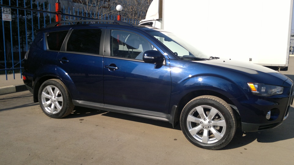 Mitsubishi Outlander XL питбуль