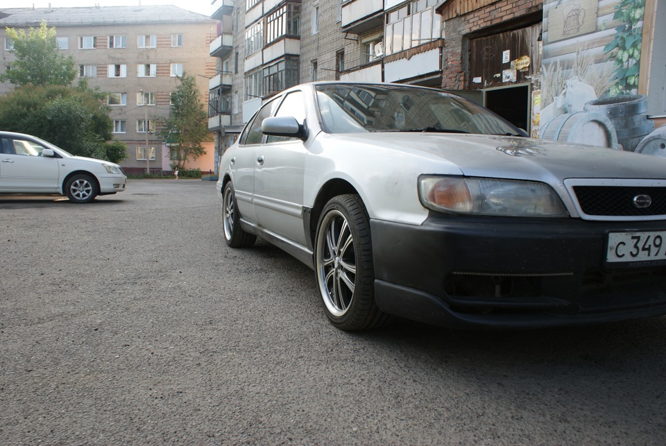 для сравнения другая еще не переделанная сторона — Nissan Cefiro (A32)