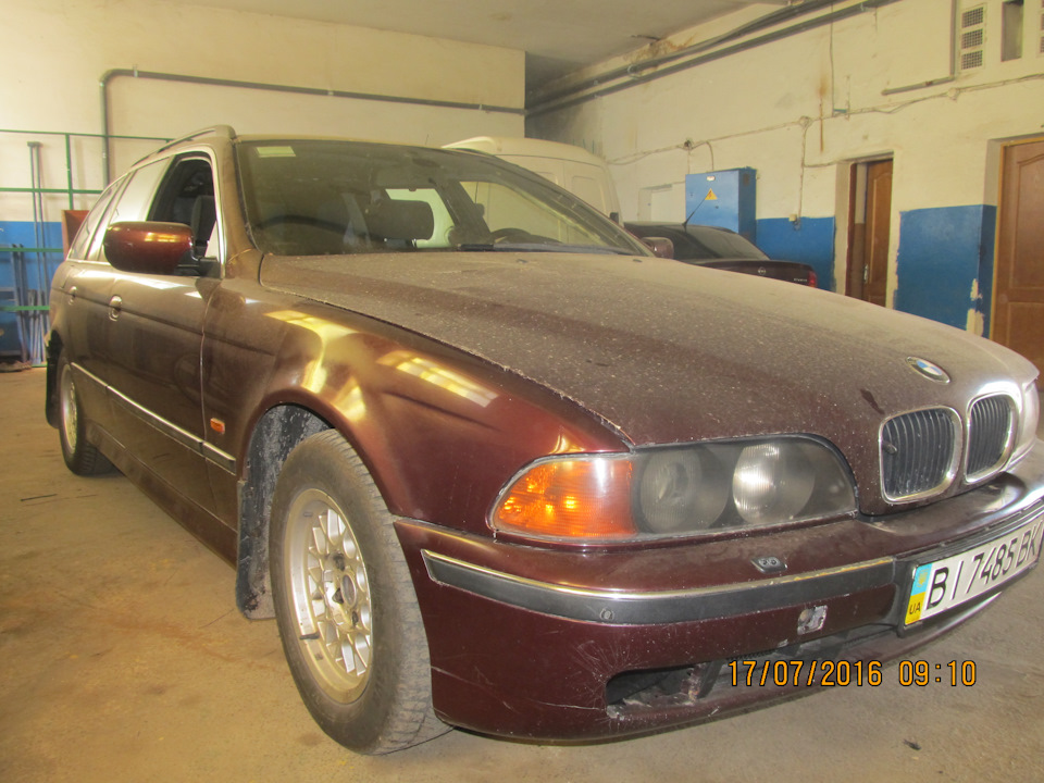 правая — BMW 5 series Touring (E39)