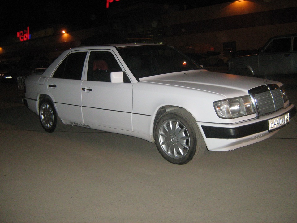 Фото в бортжурнале Mercedes-Benz E-Class (W124). Запчасти на фото: 8440414