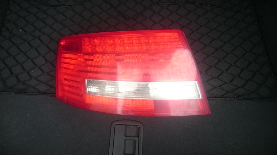 Левый фонарь — Audi A6 (C6)
