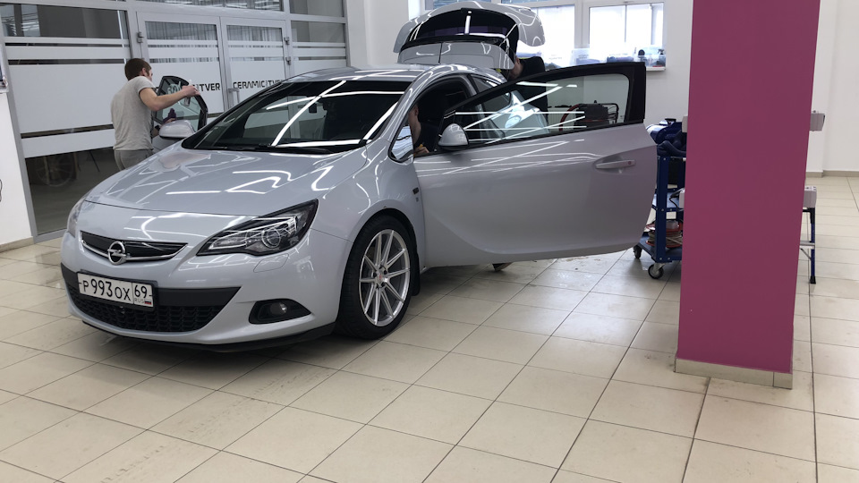 Opel Astra GTC Diligence