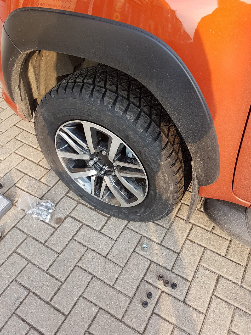Фото в бортжурнале Toyota Hilux (8G)