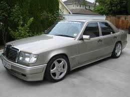 Mercedes w124 — Mazda 323 V