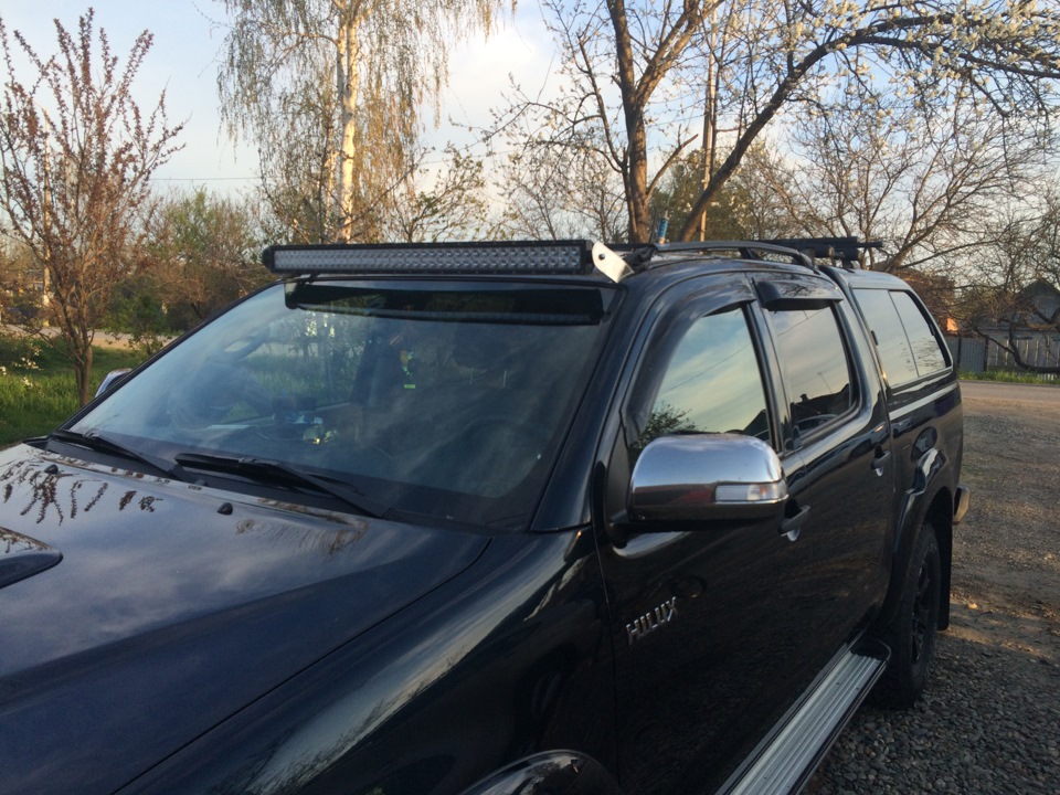 Установлен новый крепеж — Toyota Hilux (7G)