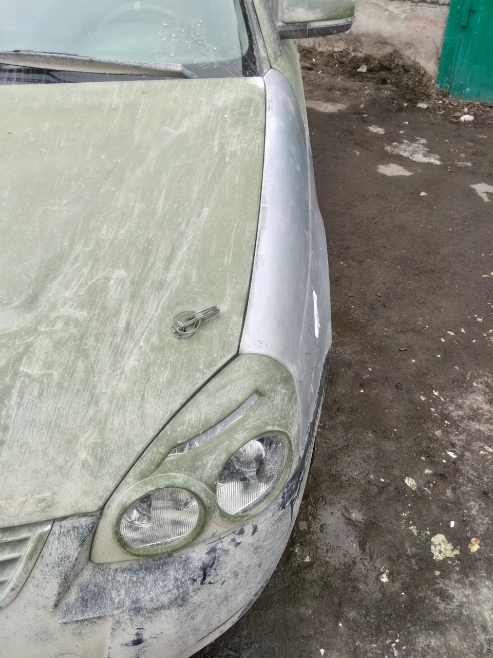 . — Lada Приора седан