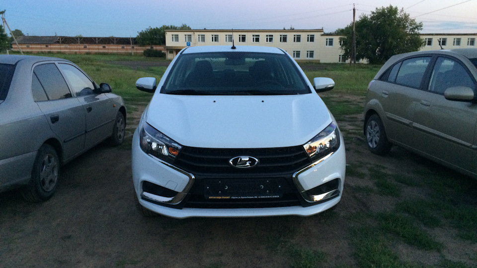 Lada Vesta Лада седан - беляк