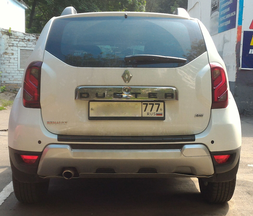 С накладкой на задний бампер — Renault Duster (1G)