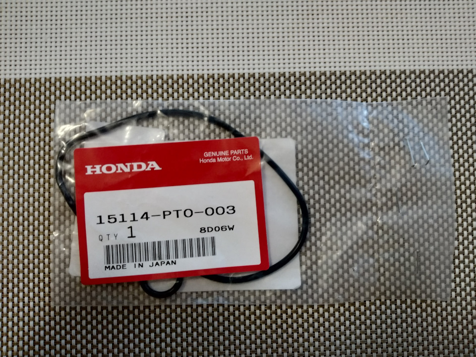 Прокладка крышки правого балансира, прокладка масляного насоса Honda 15114-PT0-003 — Honda Accord (6G). Запчасти на фото: 15114PT0003, 15114PTO003