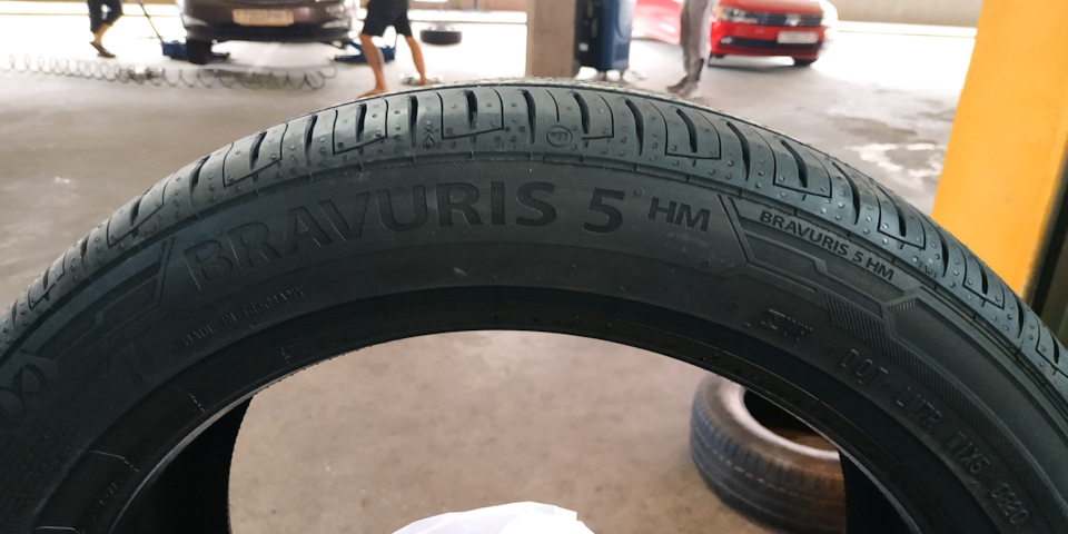 Фото в бортжурнале Volkswagen Jetta VI. Запчасти на фото: Barum Bravuris 5HM