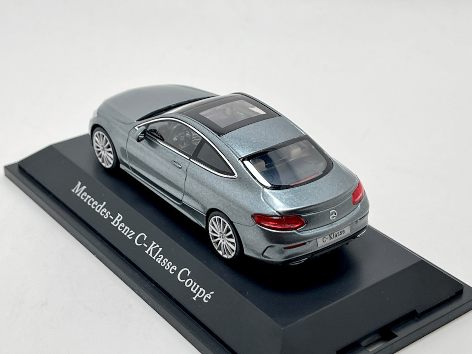Модель 1:43 C-Class Coupe (С205) 2016 B66960530 / B66960531