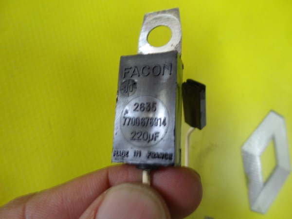 7700676914 — Renault Safrane. Запчасти на фото: 7700676914