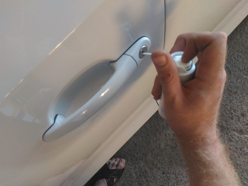 И в скважину замка. Хотя я ей не пользуюсь, но лишним не будет — Volkswagen Jetta VI