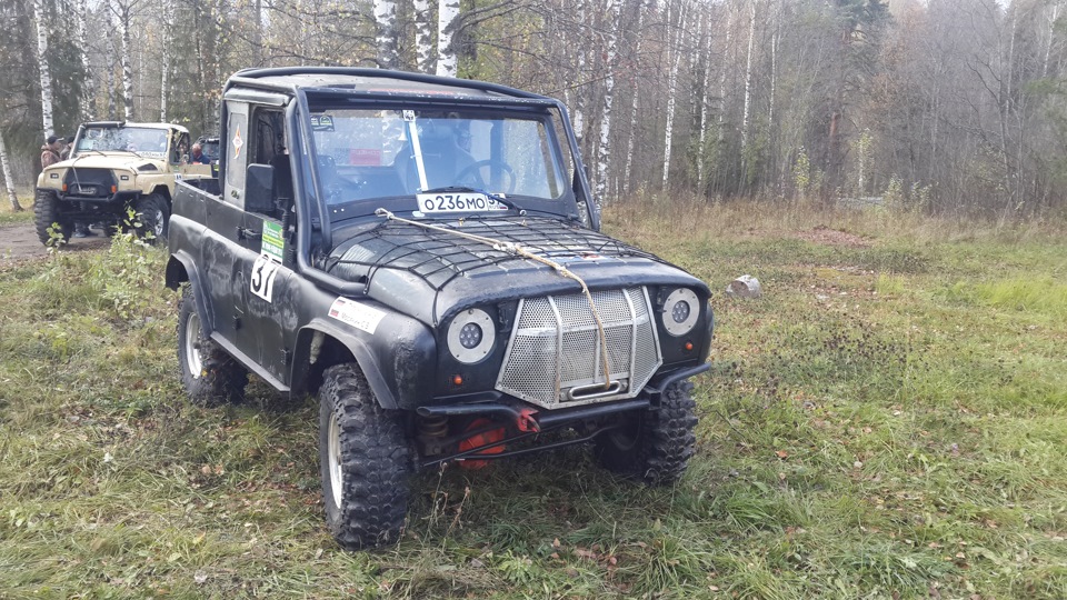 УАЗик из Москвы. Ребята классно ездят. — Land Rover Defender (L315/L316)