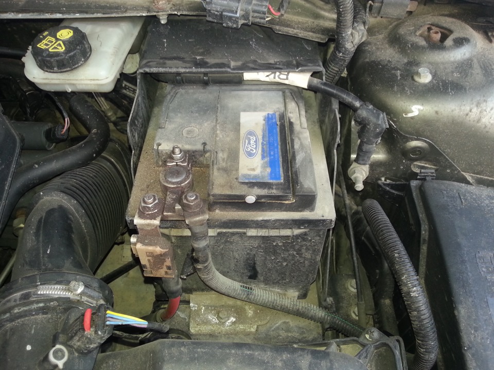 снимаем крышку — Ford Mondeo IV